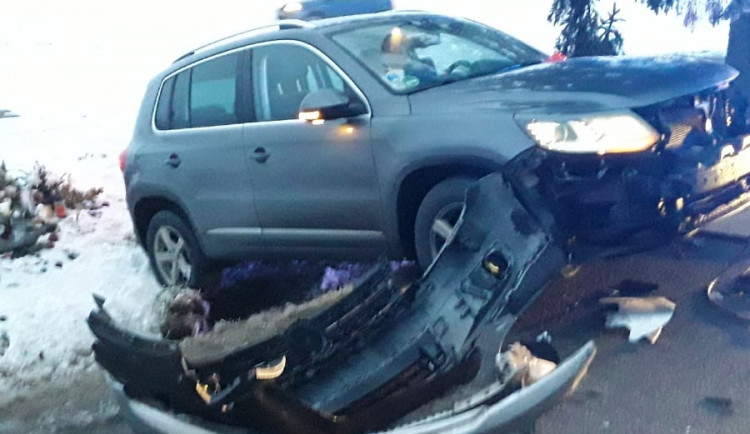 U Stříteže se srazila dvě osobní auta. Muž a žena skončili na jihlavském urgentu