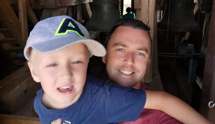 Josef Eisner se svým pětiletým synem