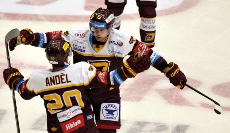 Dukla nasázela Ústí pět gólů, její náskok na předkolo play-off zůstává na osmi bodech