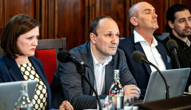 zleva: primátorka Karolína Koubová, náměstek Petr Ryška, náměstek Vít Zeman a uvolněný radní Daniel Škarka 