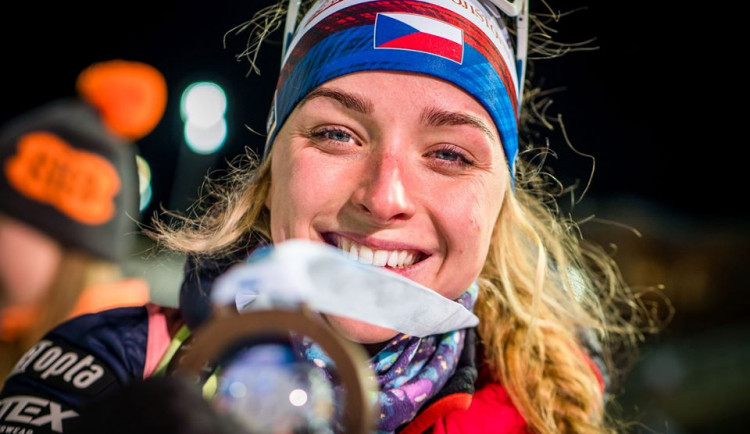 Bez diváků, ale s medailí. Biatlonistka Markéta Davidová vybojovala v Novém Městě bronz ve sprintu