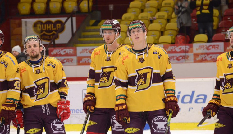 K výhře chyběly centimetry, nakonec však Dukla v prvním zápase play-off v Porubě prohrála