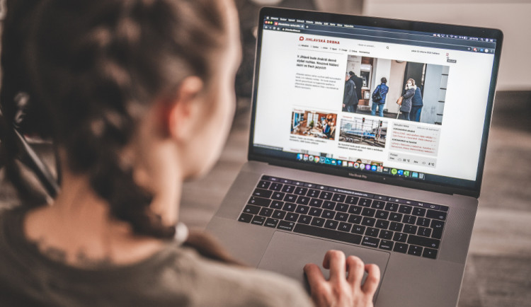 Nejdůležitější denní zprávy u tebe v mailu! Staň se Drbňákem a využij výhod registrace