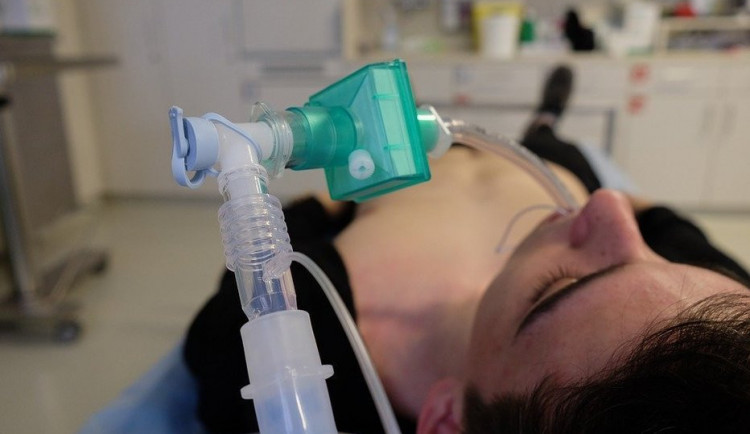 Dobré zprávy z nemocnic:  Negativní testy v Novém Městě, Jihlava má další plicní ventilátory