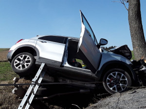 U Rokytna došlo k vážné nehodě. Řidič byl transportován do brněnské nemocnice