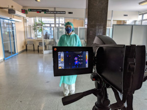 Jihlavská nemocnice má ode dneška termokameru. Příchozím měří teplotu