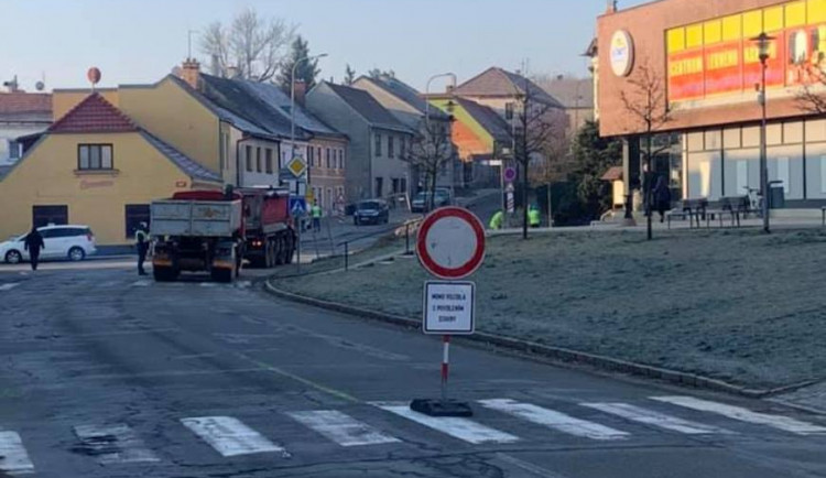 Oprava průtahu Třeští začala. Na řidiče čekají objízdné trasy