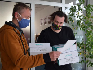 Dnes začíná testování v pobytových sociálních službách. Rozvezlo se 5 tisíc rychlotestů