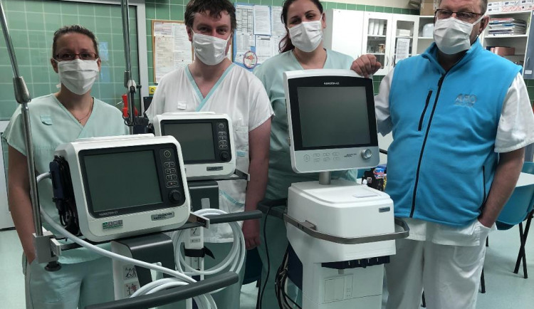 Jihlavská nemocnice má díky dárcům nový plicní ventilátor. Již třetí v pořadí