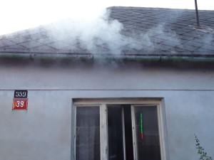 Další požár domu v Batelově. Na místo vyjely tři jednotky hasičů