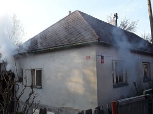 Další požár domu v Batelově. Na místo vyjely tři jednotky hasičů