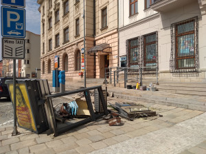 Z Masarykova náměstí byly minulý týden odstraněny dvě telefonní budky