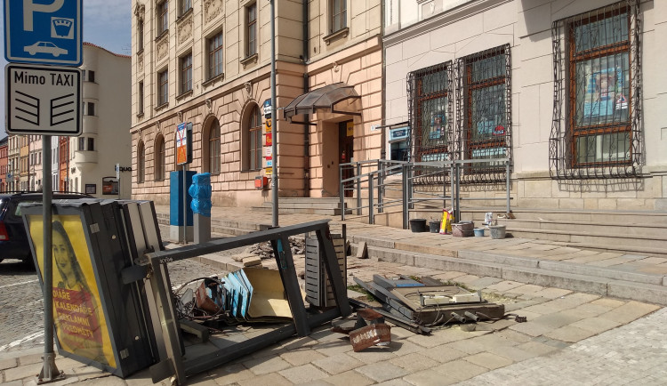 Z Masarykova náměstí byly odstraněny dvě telefonní budky. Častokrát neobsahují ani samotný přístroj