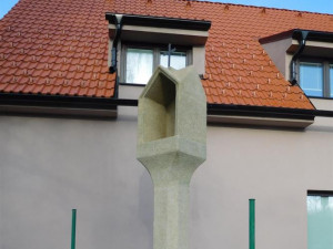 V ulici Pod Jánským kopečkem jsou zrekonstruovaná boží muka. Čeká je i akt žehnání