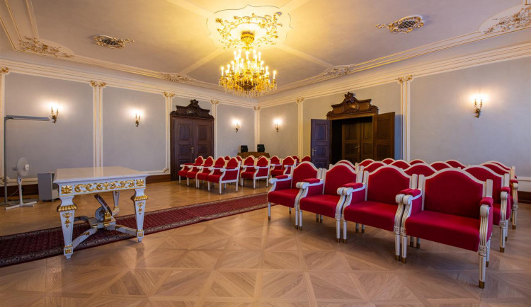 Oprava jihlavské obřadní síně dokončena. Má novou podlahu i omítky