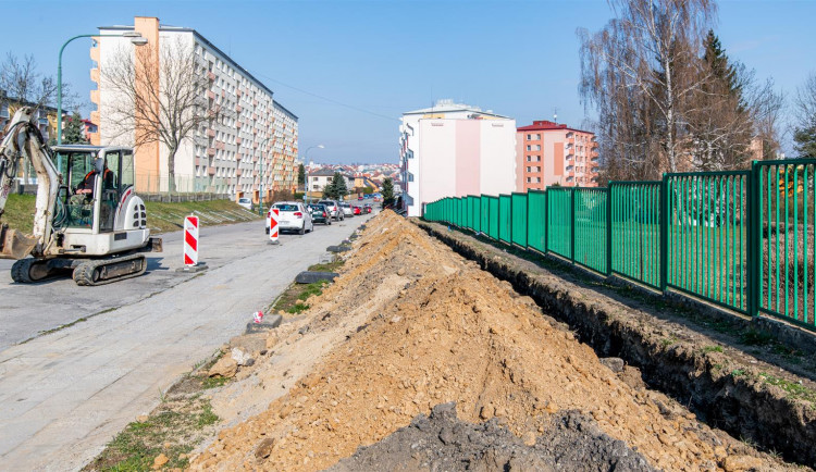 V Jihlavě se opravují chodníky, dočkají se obyvatelé Březinek a Na Slunci