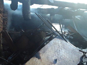 Hasiči během svátku vyjížděli k požáru rodinného domu. Škoda je dva miliony korun