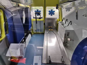 Krajští záchranáři dostali nové sanitky. Mají klimatizaci, pojedou rychlostí až 184 km/h