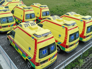 Krajští záchranáři dostali nové sanitky. Mají klimatizaci, pojedou rychlostí až 184 km/h