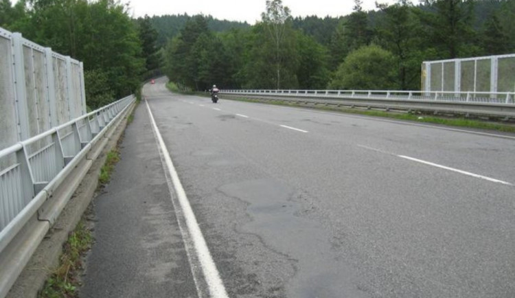 Oprava mostu u Dvorců se odkládá na neurčito. Zrušilo se výběrové řízení na dodavatele