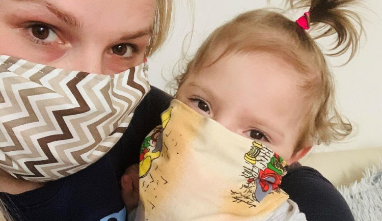 Tříletá Ellinka z Jihlavy při porodu vážila necelých 400 gramů. Musí být celodenně napojená na kyslíku