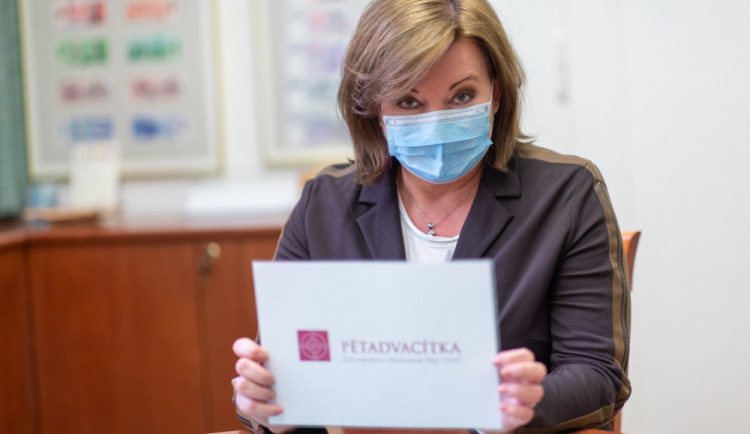 Vyšší schodek zvýší hypotetický dluh každého Čecha k 200 tisícům korun