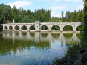 KOUPÁNÍ NA VYSOČINĚ: Z přírodních koupališť už má horší vodu přehrada Sedlice