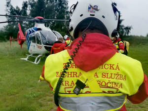 FOTO: Naštěstí jen nanečisto. Jihlavská letecká záchranka trénovala podvěsy