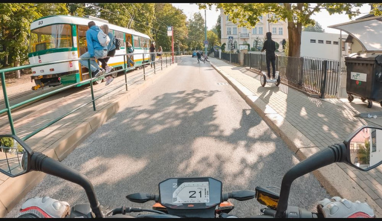 Vznikají nové video pomůcky a animace sloužící pro odhalování rizik při jízdě na motocyklu v silničním provozu