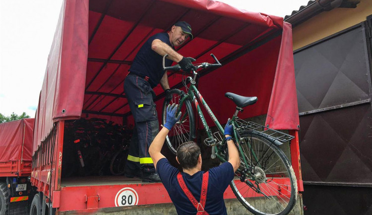 Jihlavané poslali do Afriky rekordních 242 kol. Darovat lze i nářadí 