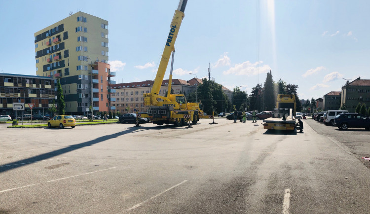 Z parkoviště u jihlavské nemocnice zmizelo odběrové místo na covid-19. Přesunulo se jinam