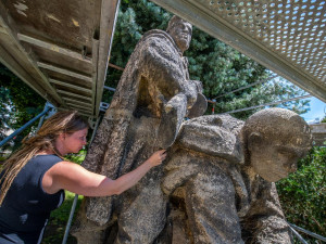 Na jihlavském náměstí se rekonstruuje pomník. Hotovo bude na konci prázdnin