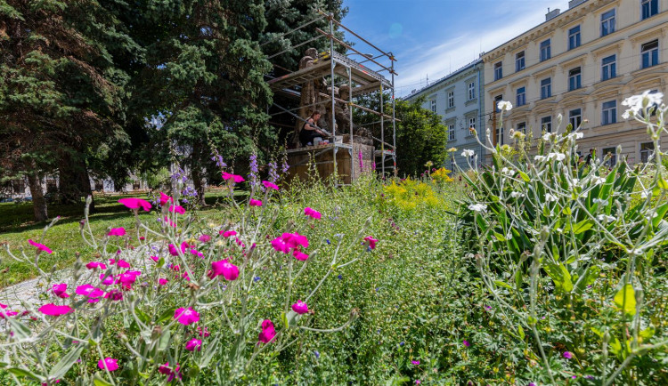 Na jihlavském náměstí se rekonstruuje pomník. Hotovo bude na konci prázdnin