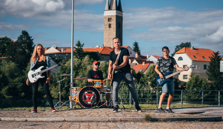 Jurič Pařil během natáčení videoklipu v Telči