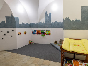 Za vyřizováním na jihlavský magistrát klidně i s dětmi. Mají tam nový koutek s motivy města