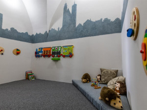 Za vyřizováním na jihlavský magistrát klidně i s dětmi. Mají tam nový koutek s motivy města