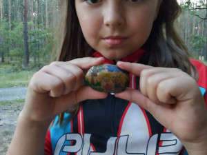 Češi se na výletech baví malovanými kamínky. Ty mohou cestovat až stovky kilometrů