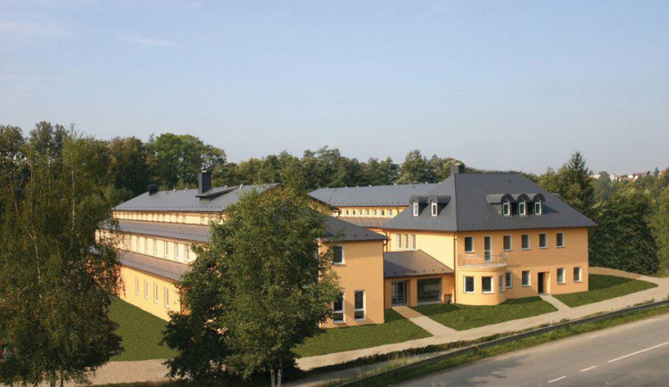 Zemřel další nakažený z Alzheimercentra. Onemocněla i praktická lékařka z Jihlavska