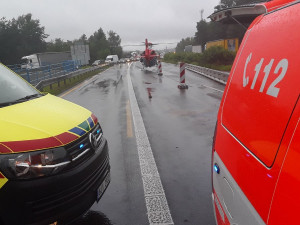 Na D1 před polednem přistál vrtulník. Důvodem byla nehoda, tři lidé se při ní zranili