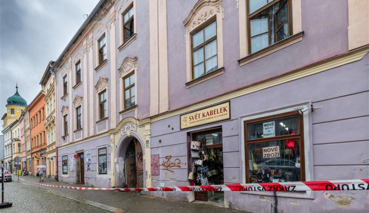 Město opraví fasádu historického domu na Komenského ulici