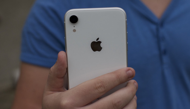 Na účet prodávajícího poslal 12 tisíc, vytouženého Iphonu se ale muž z Jihlavska nedočkal