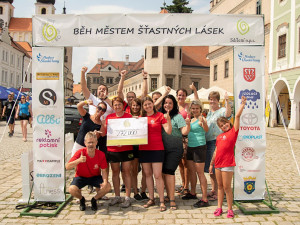 Běh městem šťastných lásek předčil očekávání. Lidé pomohli nejen k zakoupení auta