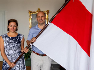 Na jihlavské radnici visí běloruská vlajka. Jsme pro nové volby, zní od vedení města