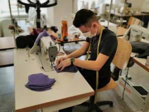 Textilky z Vysočiny se šitím roušek moc nepočítají, nejsou odběratelé. Kapacity ale mají