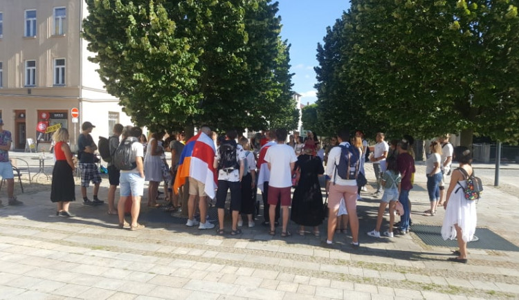 Lidé v jihlavském parku podpořili demonstrující Bělorusy
