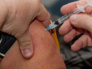 Lékaři budou mít k dispozici 850 tisíc vakcín proti chřipce, o třetinu víc než loni