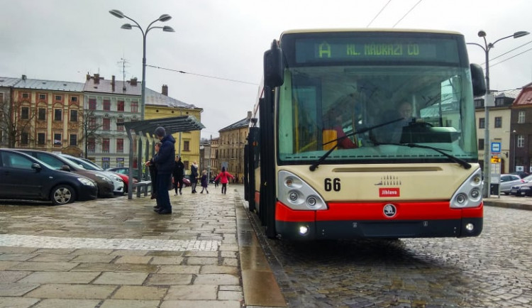 V Jihlavě přibydou trolejbusové spoje pro studenty. Doprava ve špičce se tak posílí