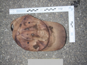 VIDEO: Policisté zveřejnili další informace o lupiči v Polné. Z benzinky měl odjet v modré Fabii