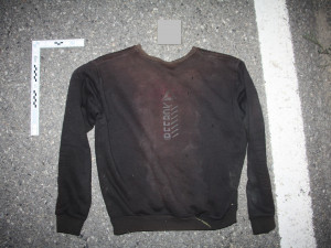 VIDEO: Policisté zveřejnili další informace o lupiči v Polné. Z benzinky měl odjet v modré Fabii