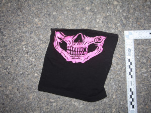 VIDEO: Policisté zveřejnili další informace o lupiči v Polné. Z benzinky měl odjet v modré Fabii